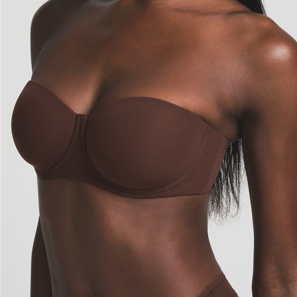 Skims Fits Everybody Strapless Bra - Picture 3 of 13
